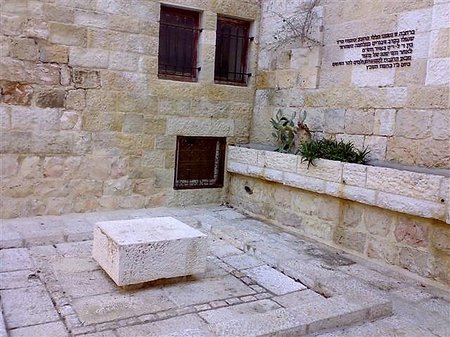 גלעד קבר אחים תש"ח כיכר בתי מחסה ירושלים (ד"ר ענת אביטל)
