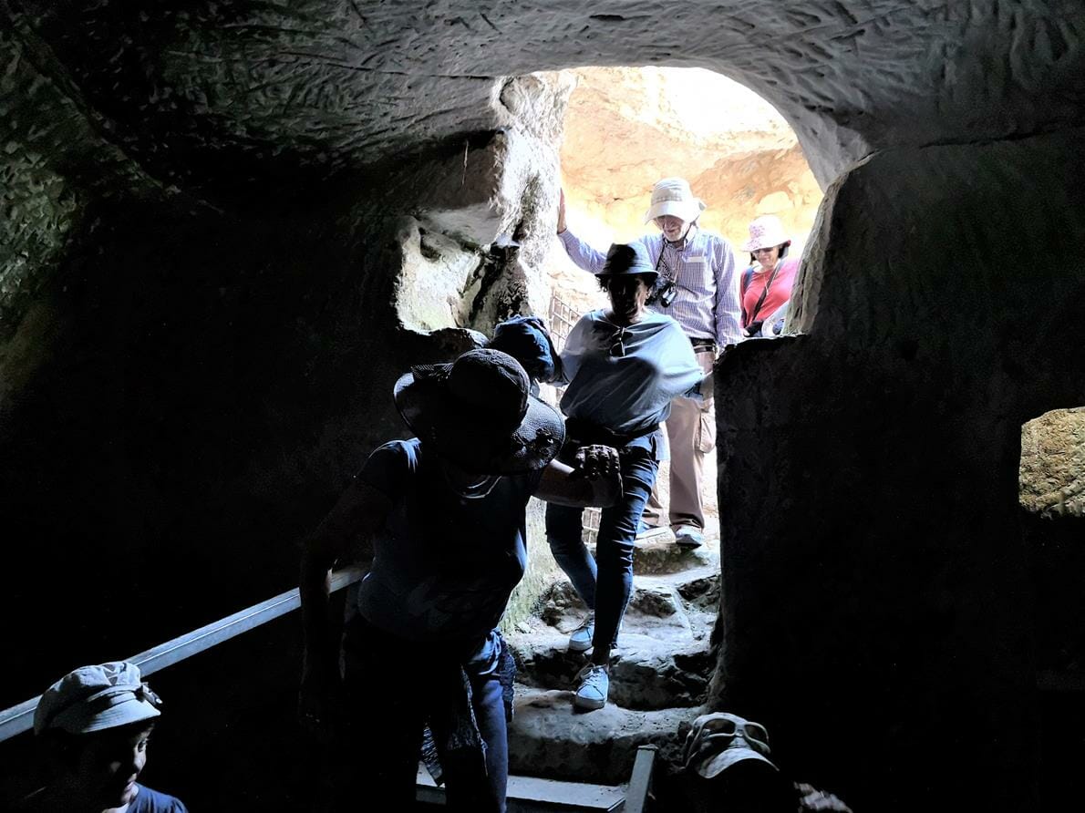 טיול גימלאים - החבר'ה הטובים - מערות קבורה בחורבת בורגין בשפלת יהודה