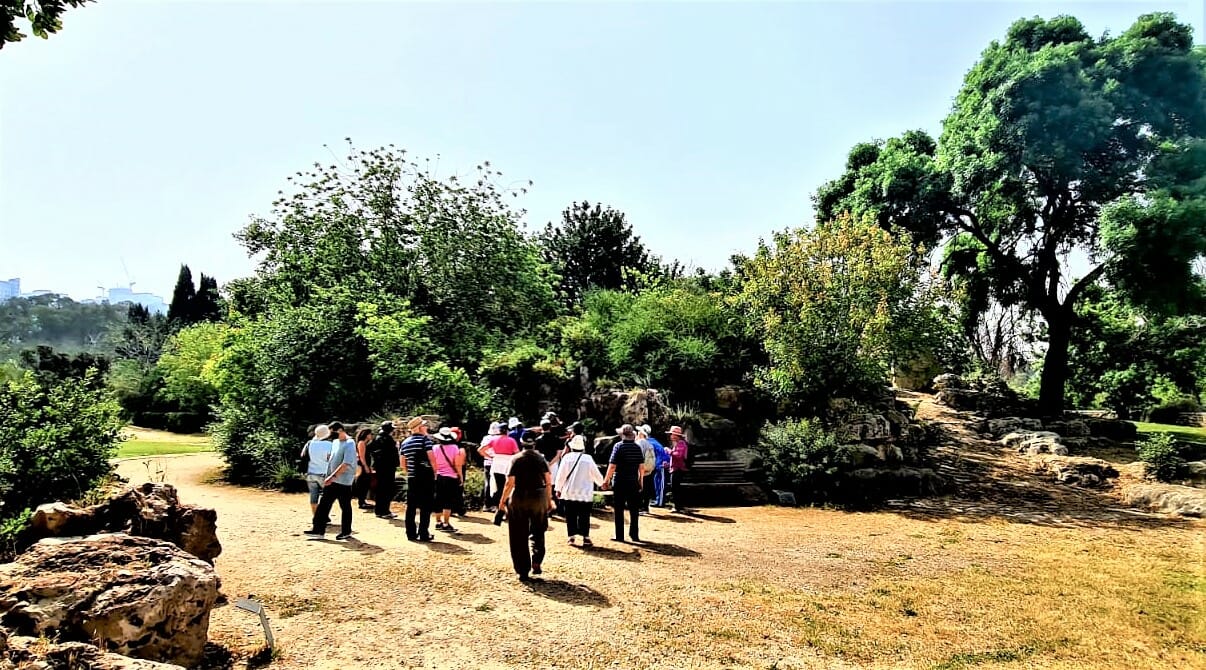 פארק הסלעים גני יהושע: סיור מודרך למועדון סגל אוניברסיטת תל אביב, צילום: סיגל איבס
