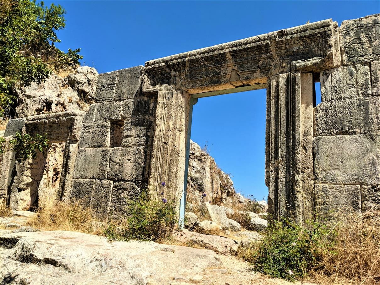 חזית בית הכנסת העתיק של מירון, צילום: ד"ר ענת אביטל