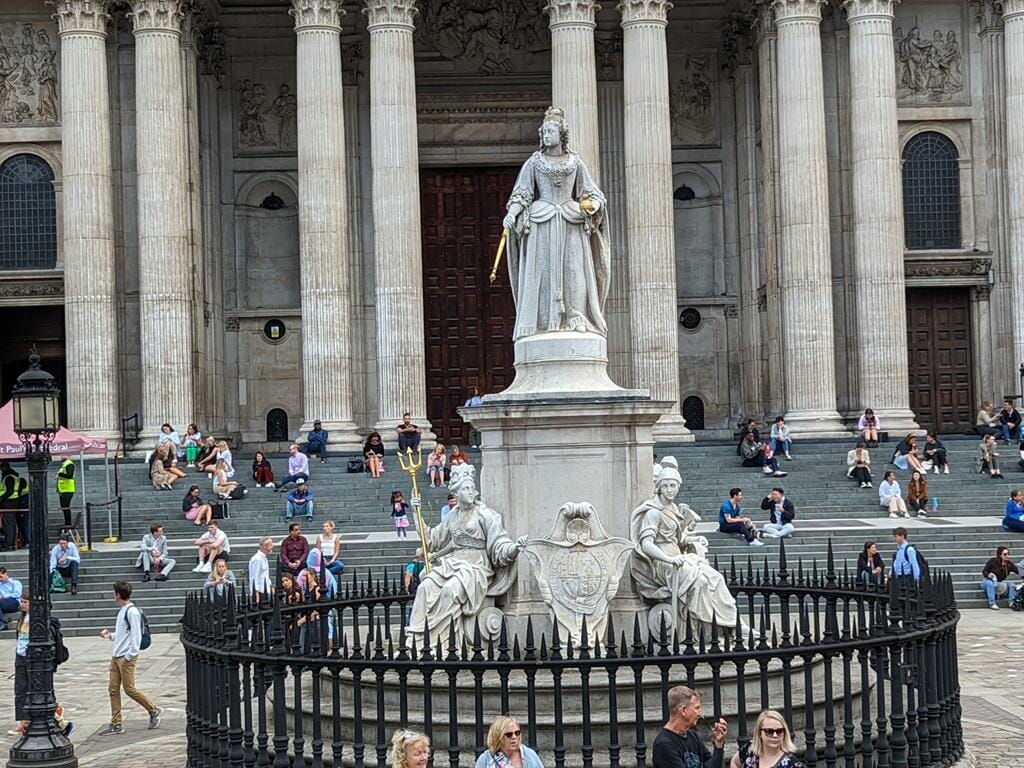 פסל המלכה אן Queen Anne Statue, קתדרלת סנט פול לונדון St. Paul's Cathedral, צילום: ד"ר ענת אביטל
