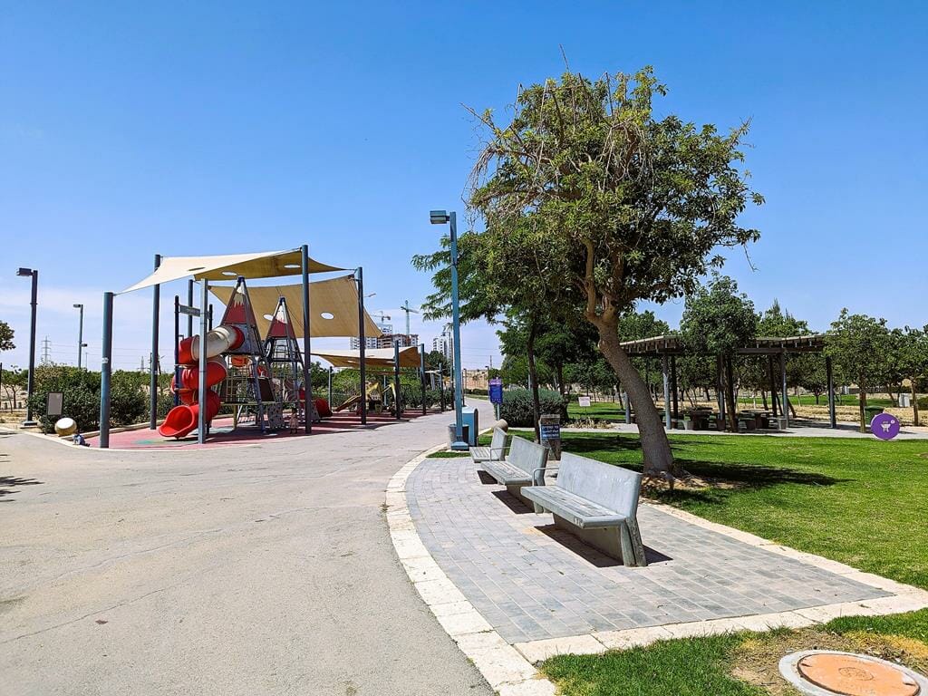פארק נחל באר שבע, מתקני משחקים לילדים, צילום: ד"ר ענת אביטל