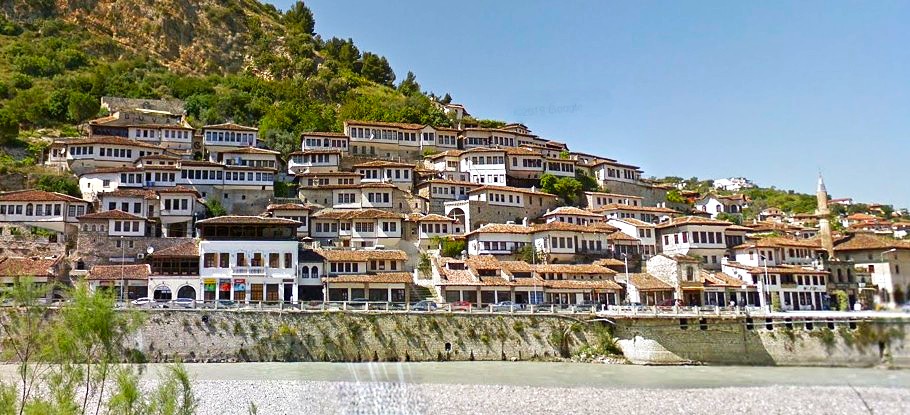 בראט – עיר אלף החלונות, אלבניה (Berat, Albania – City of a Thousand Windows)