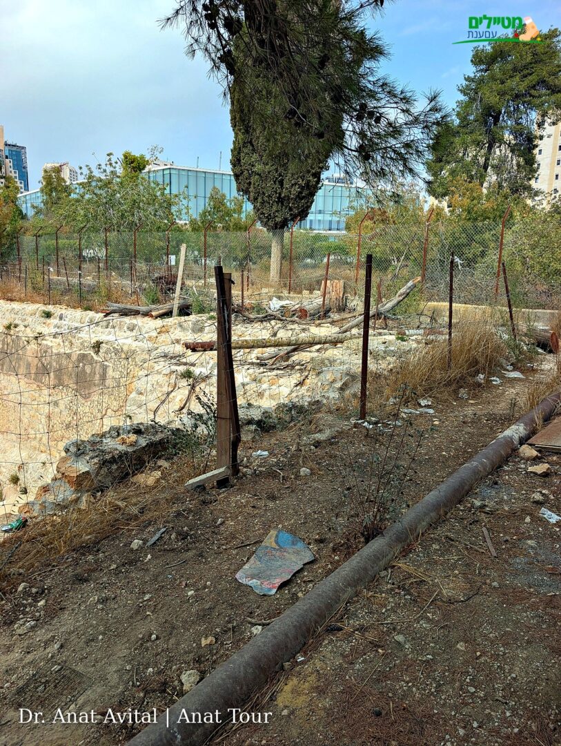 שרידי צינורות מים בבריכת ממילא, ירושלים