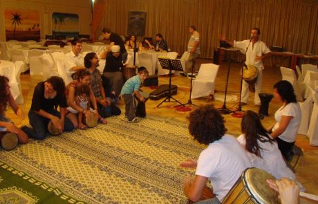 מעגל מתופפים: פעילות תופים מוזיקלית מקצועית, סדנה וגיבוש