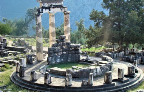 דלפי ביוון: עירם של האורקל ומקדש אפולו- מדריך מלא למטייל