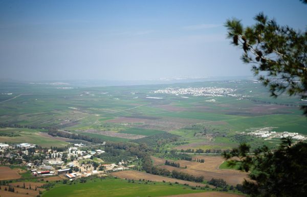 הר תבור וכנסיית ההשתנות: מסלול על שביל ישראל – מעגלי וקל עם תצפיות משגעות ופריחה