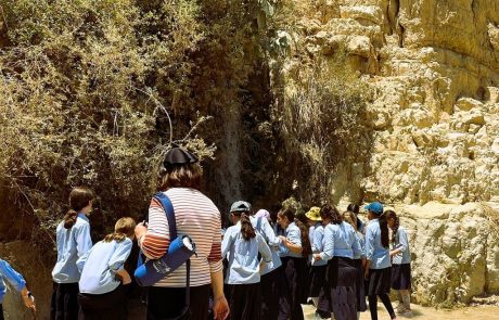 טיול שנתי לתלמידות חרדיות חב"ד בנות אלעד, לשמורת עין גדי ובית הכנסת העתיק ופארק מתקנים, יוני 2023