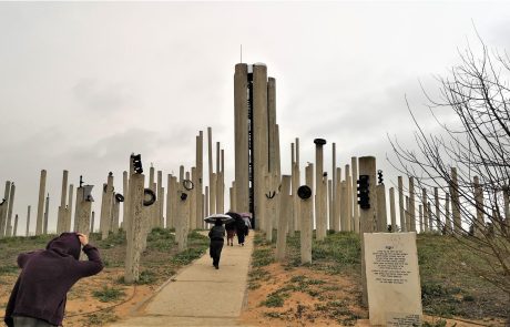 אנדרטת אוגדת הפלדה: תצפית מהממת אל גבול ישראל-מצרים-רצועת עזה