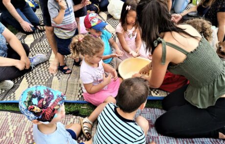 פעילות פיתות על סאג' להורים וילדים של גן שקד ניות ירושלים, יוני 2019