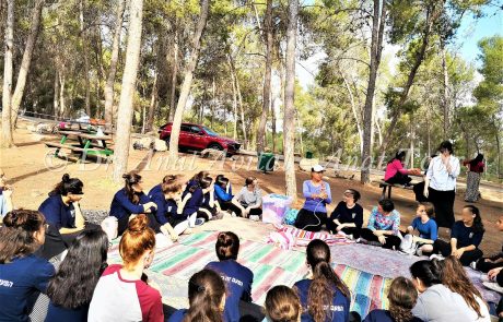 בישולי שדה ויום כיף לתלמידות חרדיות חב"ד קרית מלאכי: סדנת ערסלים, פיתות טעימות, שקשוקה וסלטים, יולי 2019