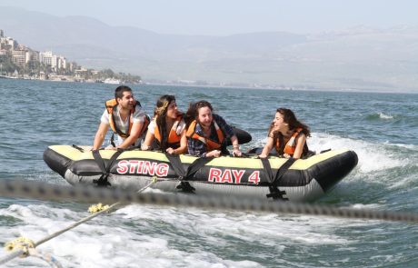 ספורט ימי בכינרת: חוויות רטובות ואטרקציות אתגר בטיול ויום כיף בצפון