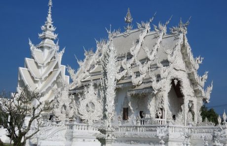 המקדש הלבן הבודהיסטי בצפון תאילנד: ואט רונג קון Wat Rong Khun
