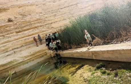 טיול שנתי לבנות חרדיות בעין עבדת, טיילת מכתש רמון והחולות הצבעוניים | נובמבר 2022