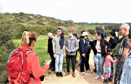 טיול בת מצווה לניקה המתוקה: פריחת שקדיות וכלניות בחורבת מדרס, מחילות זחילה ונרות, הפעלות גיבוש וכיף לכל המשפחה