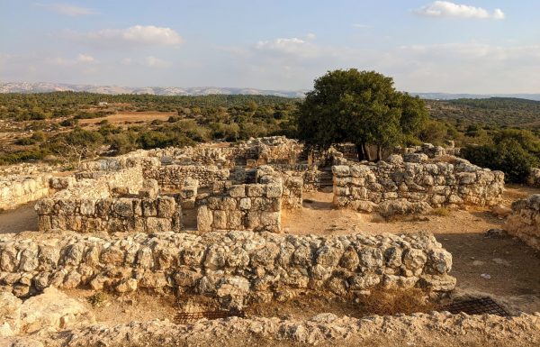 חורבת עתרי: טיול קצר ויפה אל נופים וארכיאולוגיה בשפלת יהודה פארק עדולם